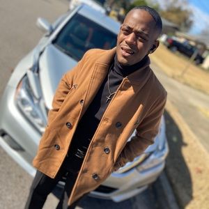 Meet your Posher, Devontae